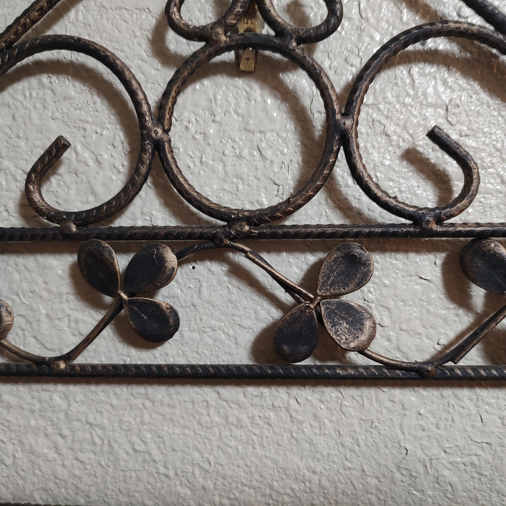 Metal decorative wall shelf. - Picture 7 of 13